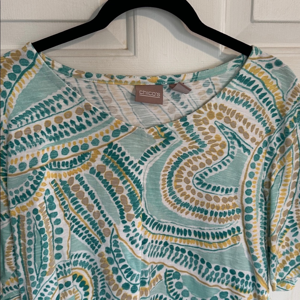 Chicos size 1 blue patterned top women’s - Picture 2 of 3